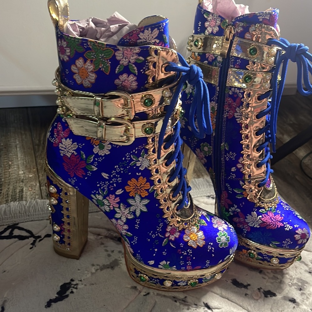 Azalea wang boots